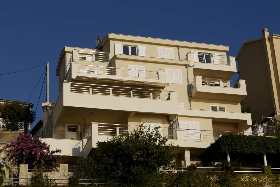 Villa Mateo&Andrea**** Omiš Buitenkant foto